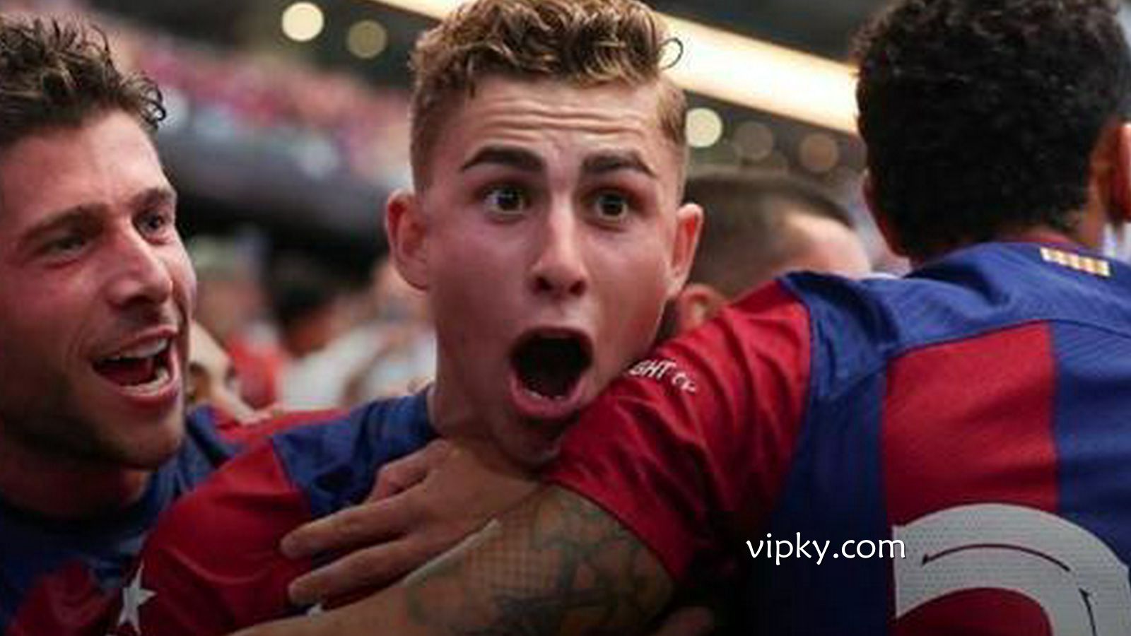 开云体育深度聚焦：记者｜费尔明最初只是偶然参与巴萨一线队训练，哈维提拔了他