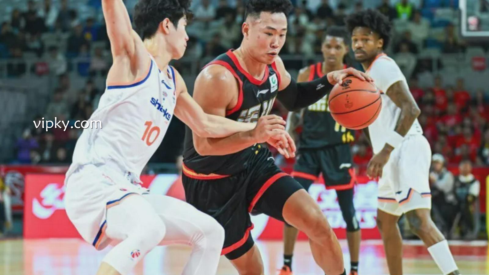 开云体育热点聚焦：贺希宁砍25分击退CBA第一上海队 他能再进中国男篮吗？